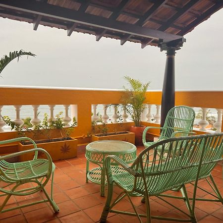 La Plage Seaview Suites Pondicherry Exteriör bild
