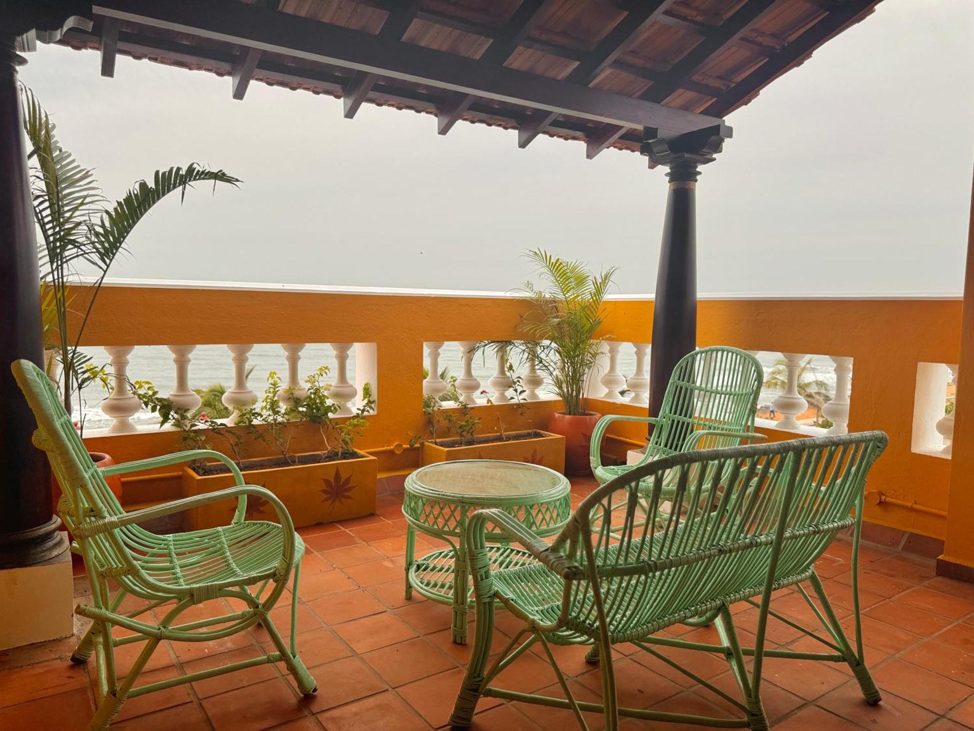 La Plage Seaview Suites Pondicherry Exteriör bild