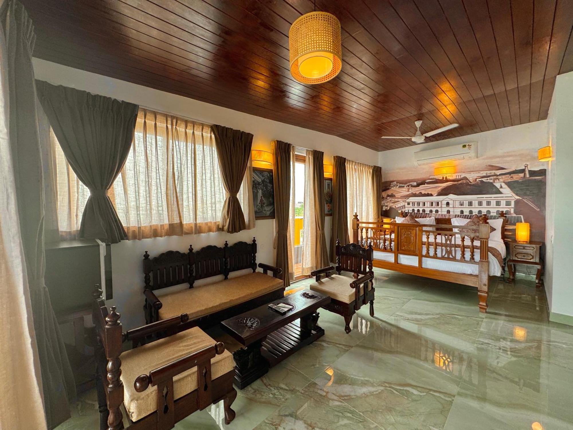La Plage Seaview Suites Pondicherry Exteriör bild