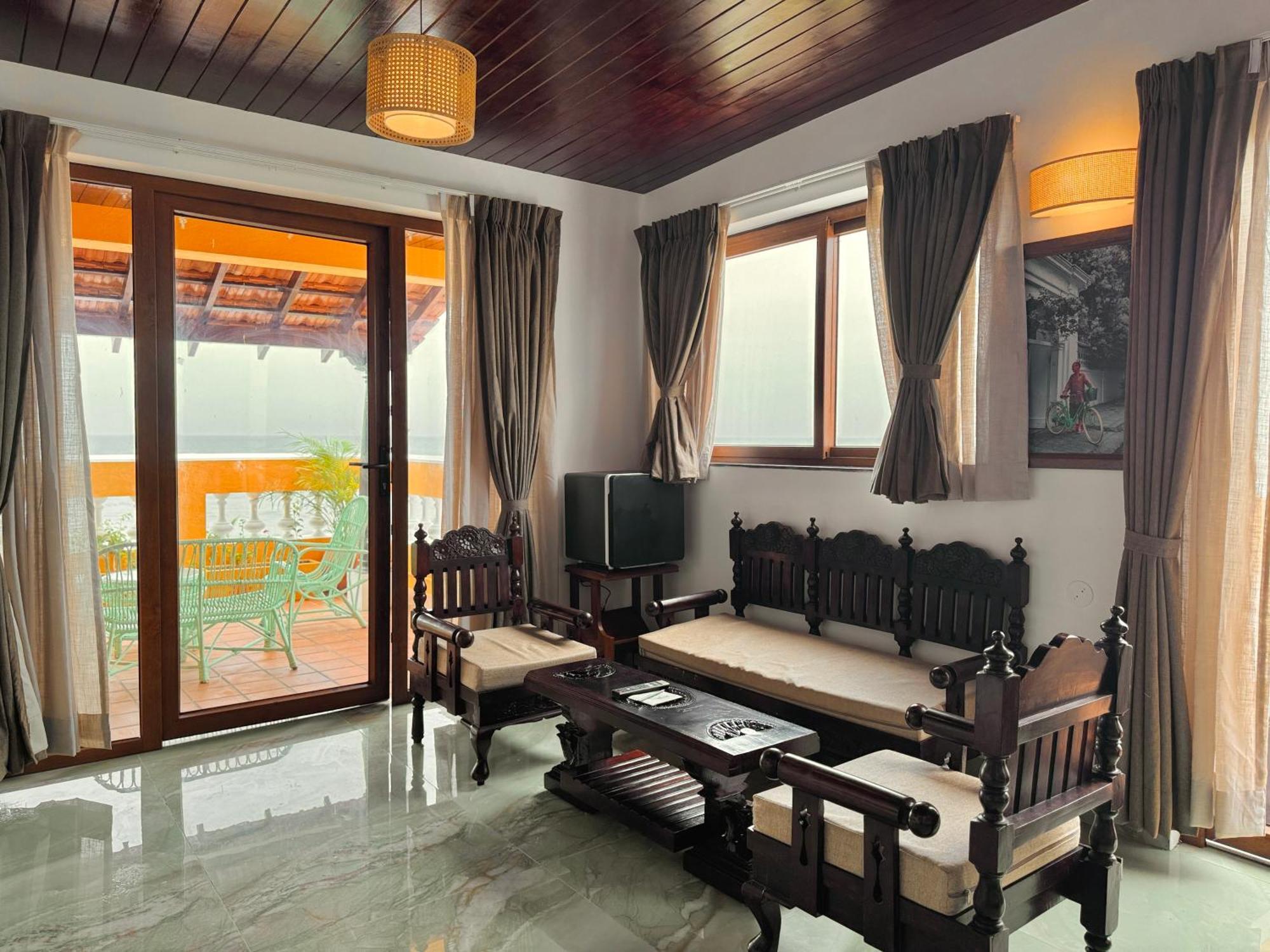 La Plage Seaview Suites Pondicherry Exteriör bild