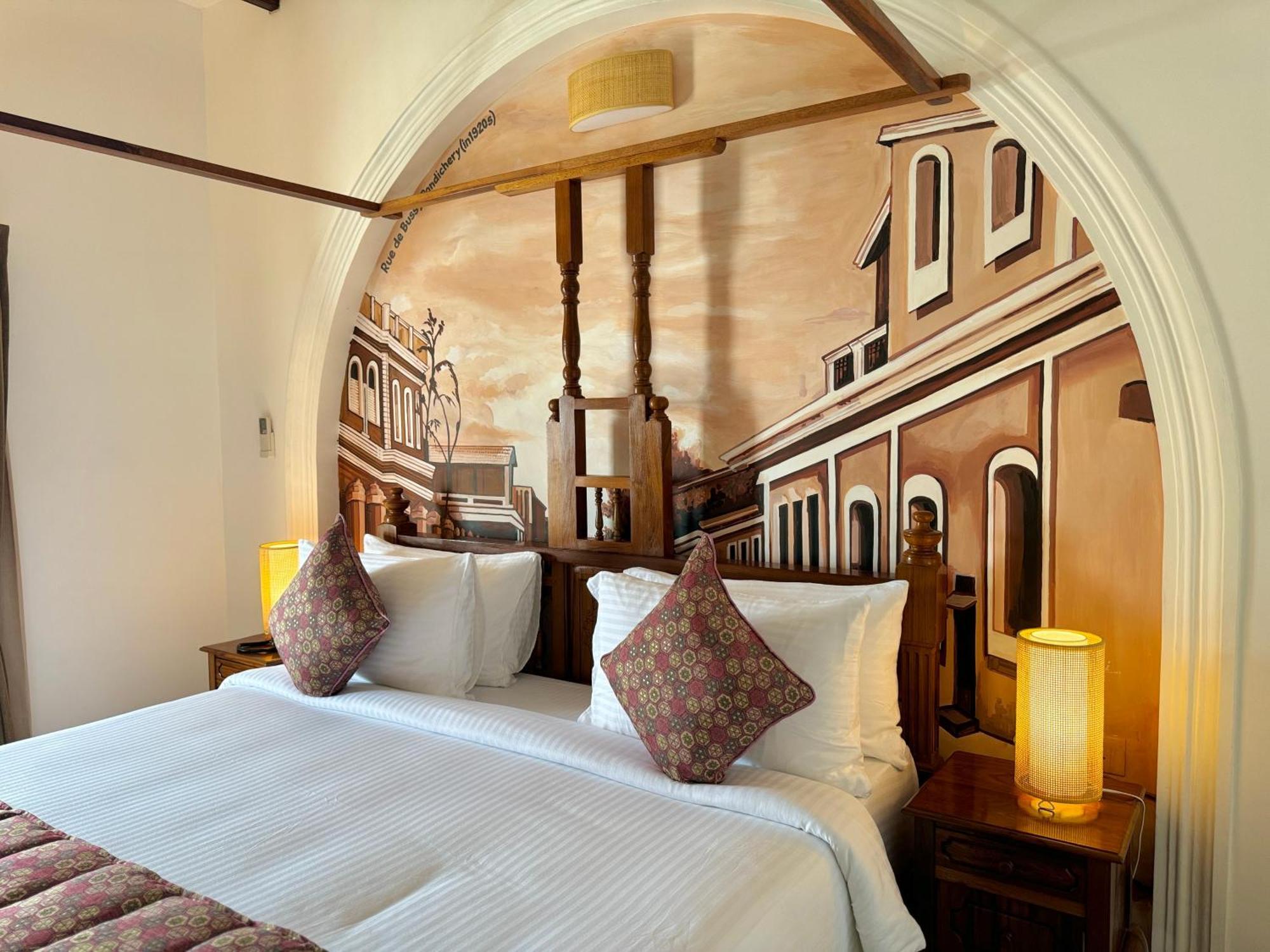 La Plage Seaview Suites Pondicherry Exteriör bild