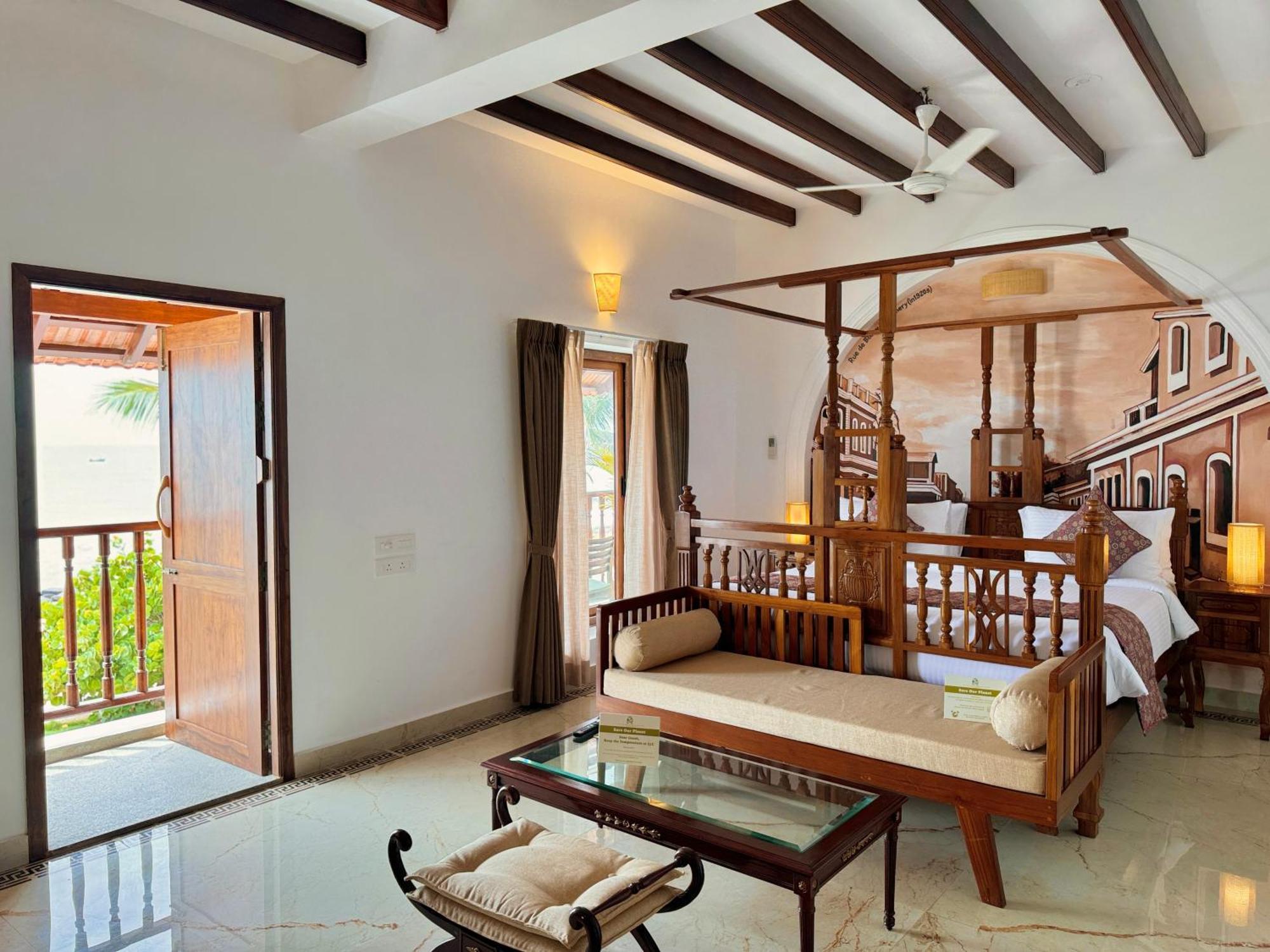 La Plage Seaview Suites Pondicherry Exteriör bild