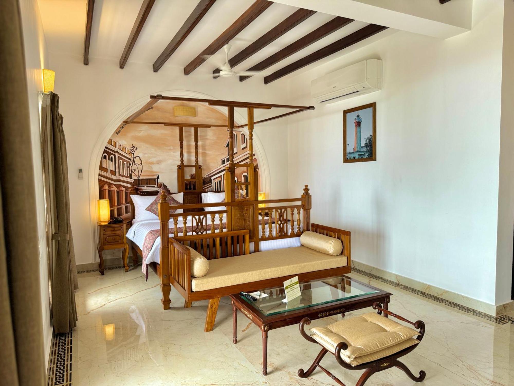 La Plage Seaview Suites Pondicherry Exteriör bild