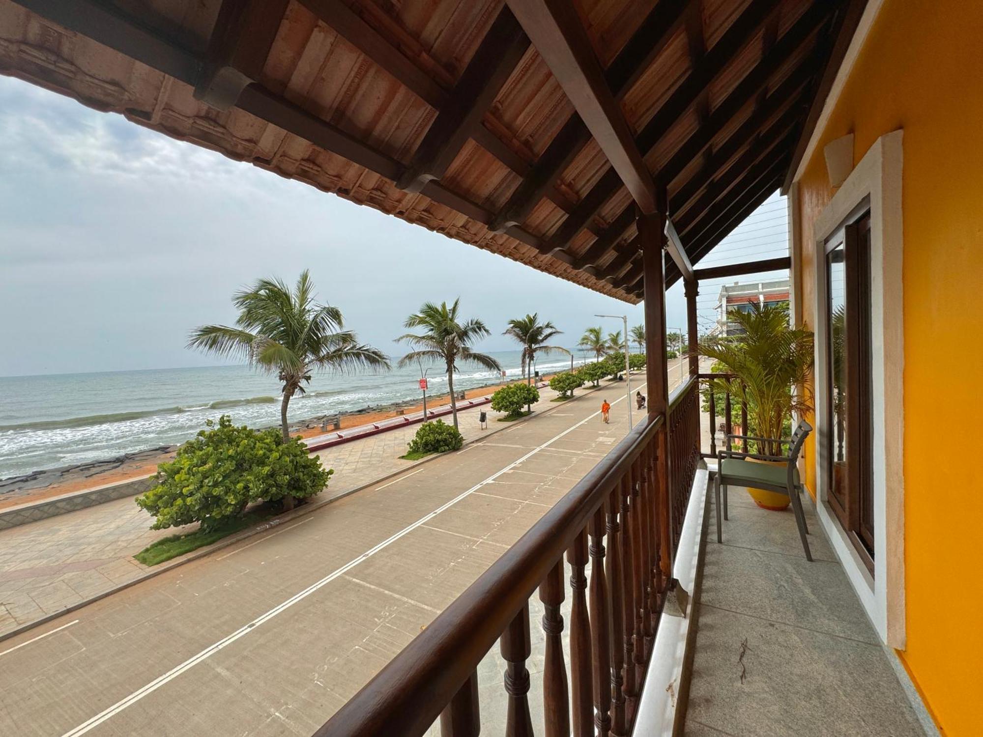 La Plage Seaview Suites Pondicherry Exteriör bild