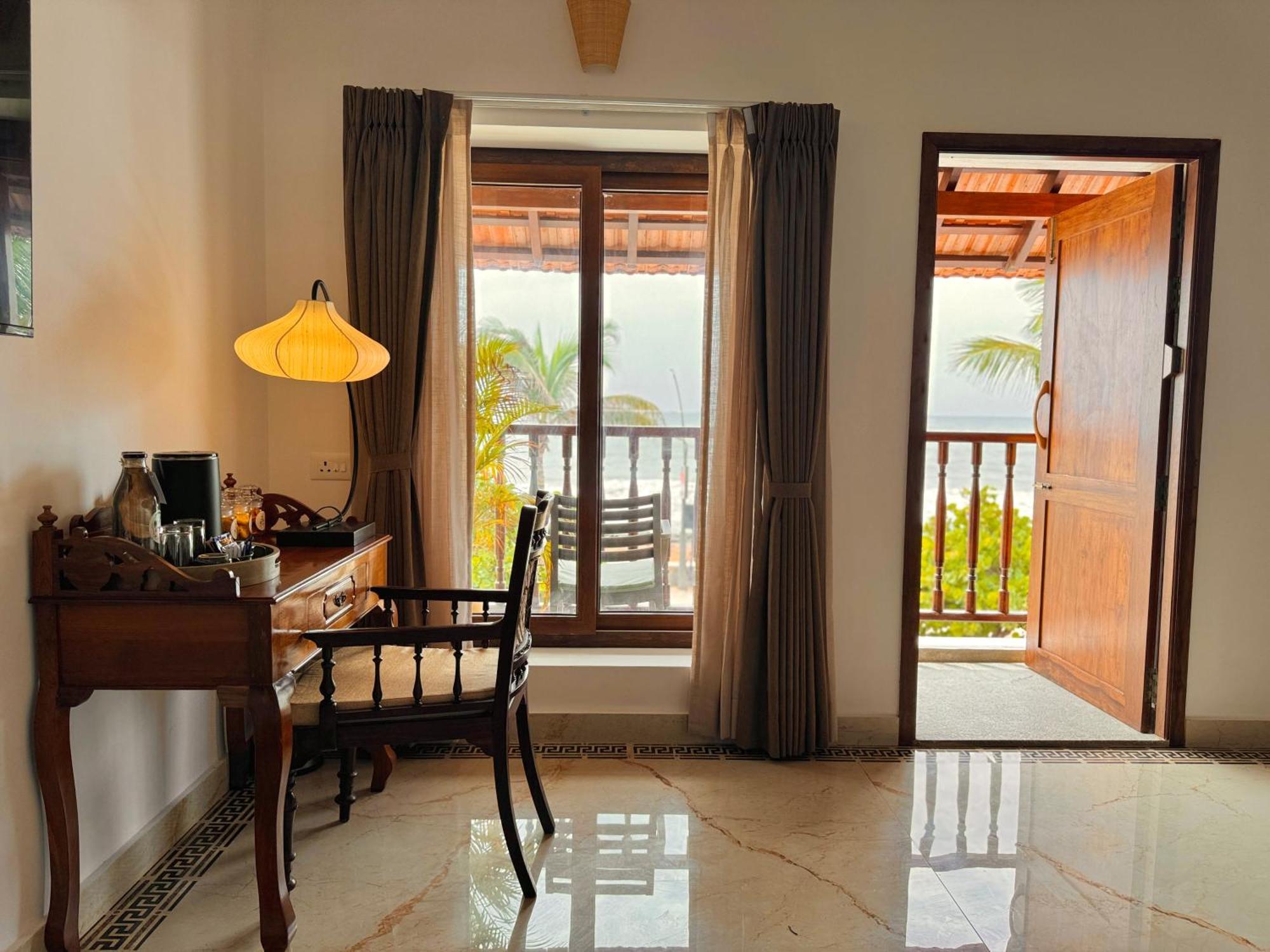 La Plage Seaview Suites Pondicherry Exteriör bild