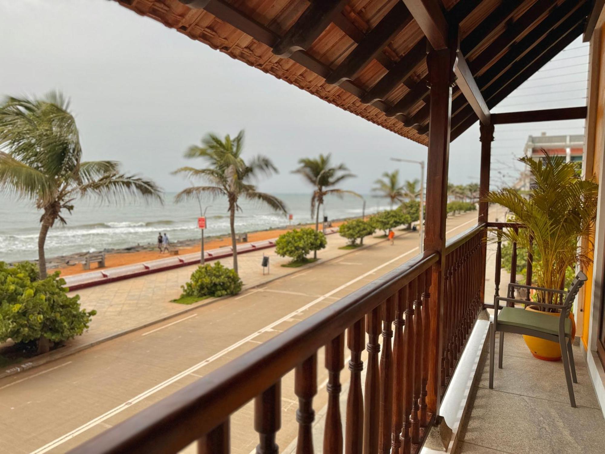 La Plage Seaview Suites Pondicherry Exteriör bild