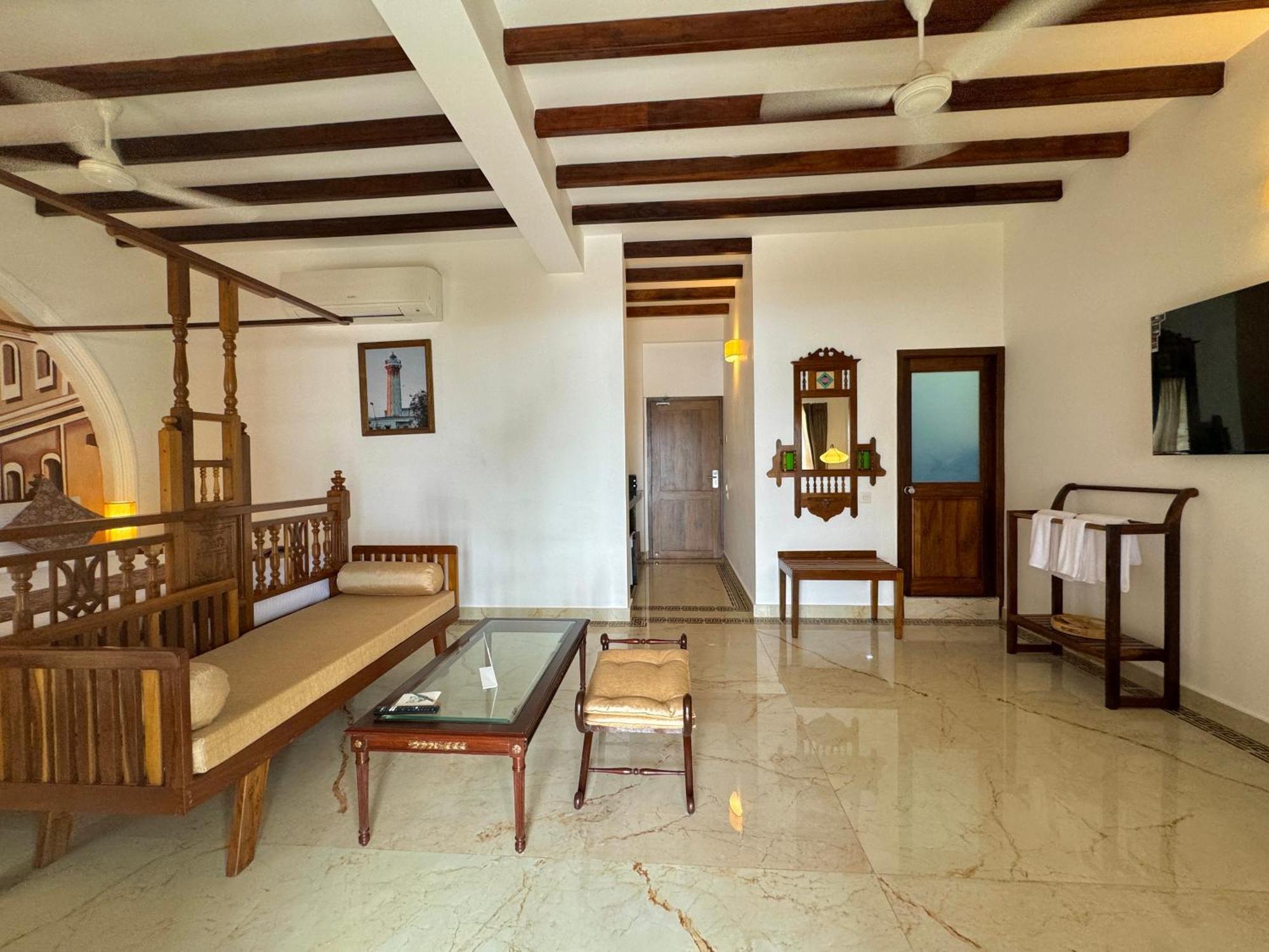 La Plage Seaview Suites Pondicherry Exteriör bild