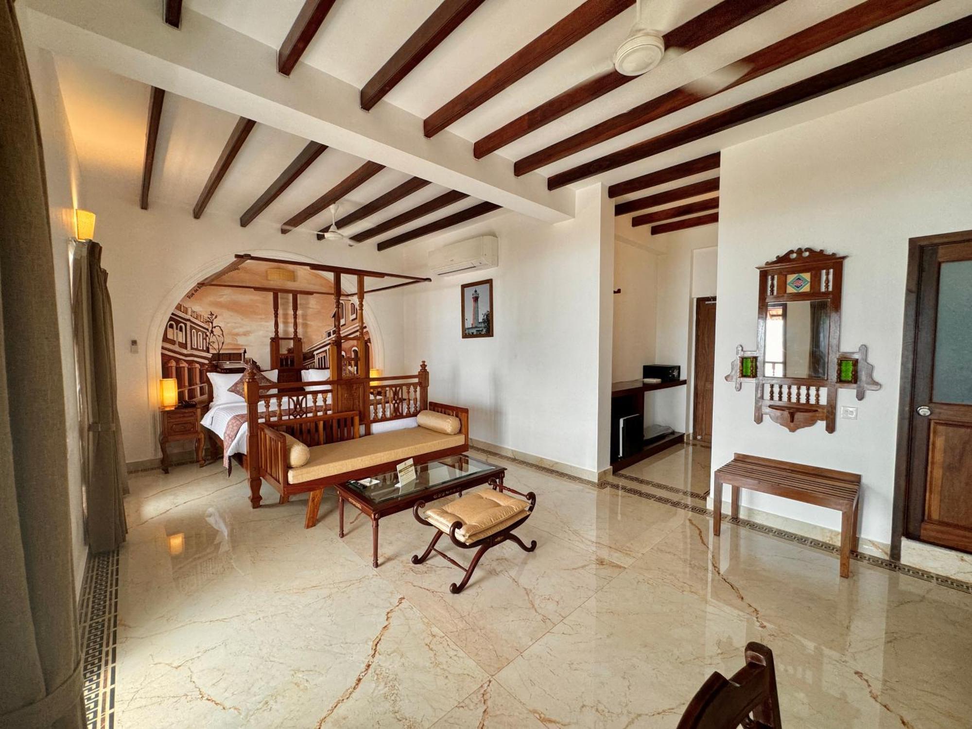 La Plage Seaview Suites Pondicherry Exteriör bild