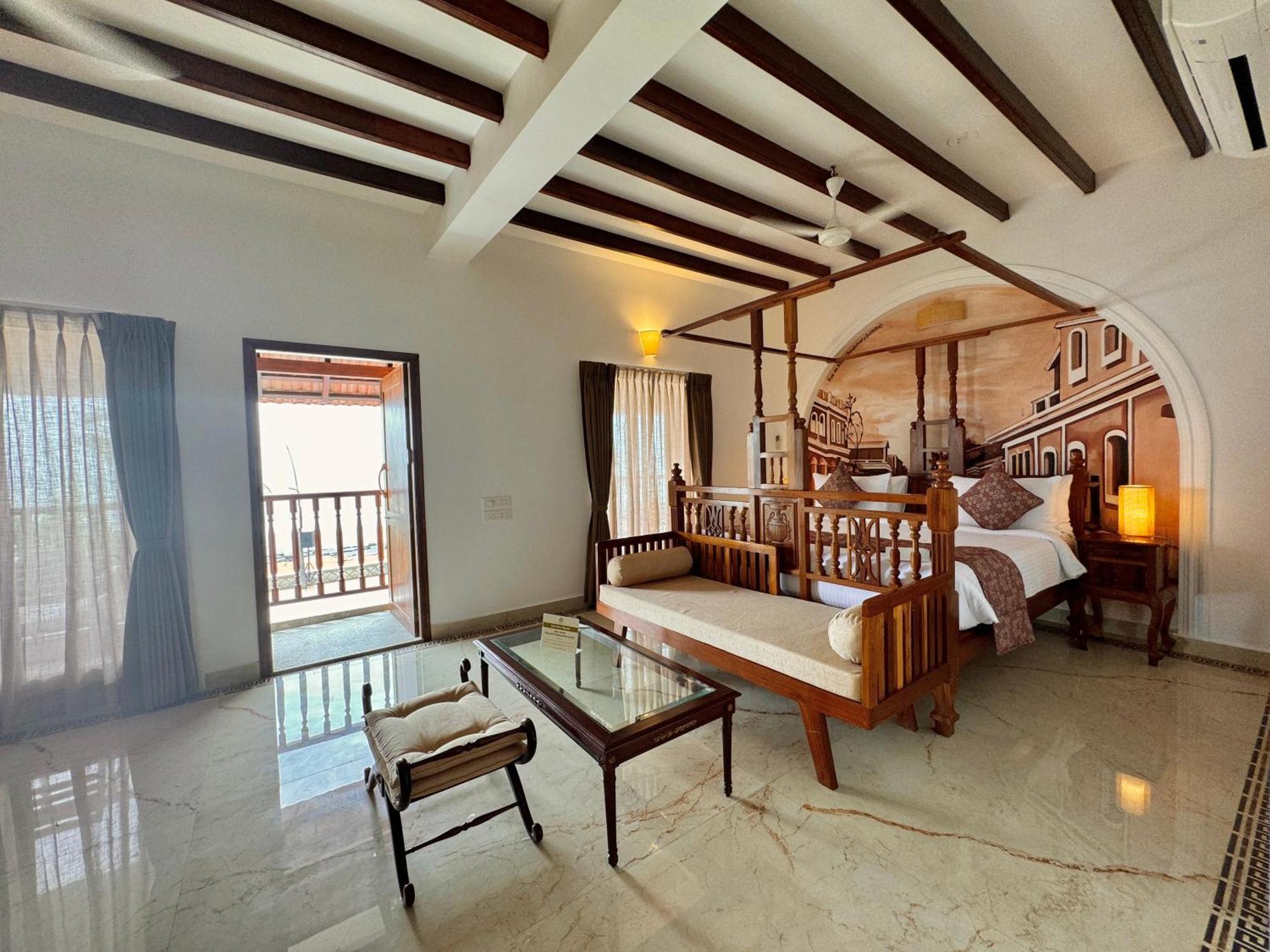 La Plage Seaview Suites Pondicherry Exteriör bild