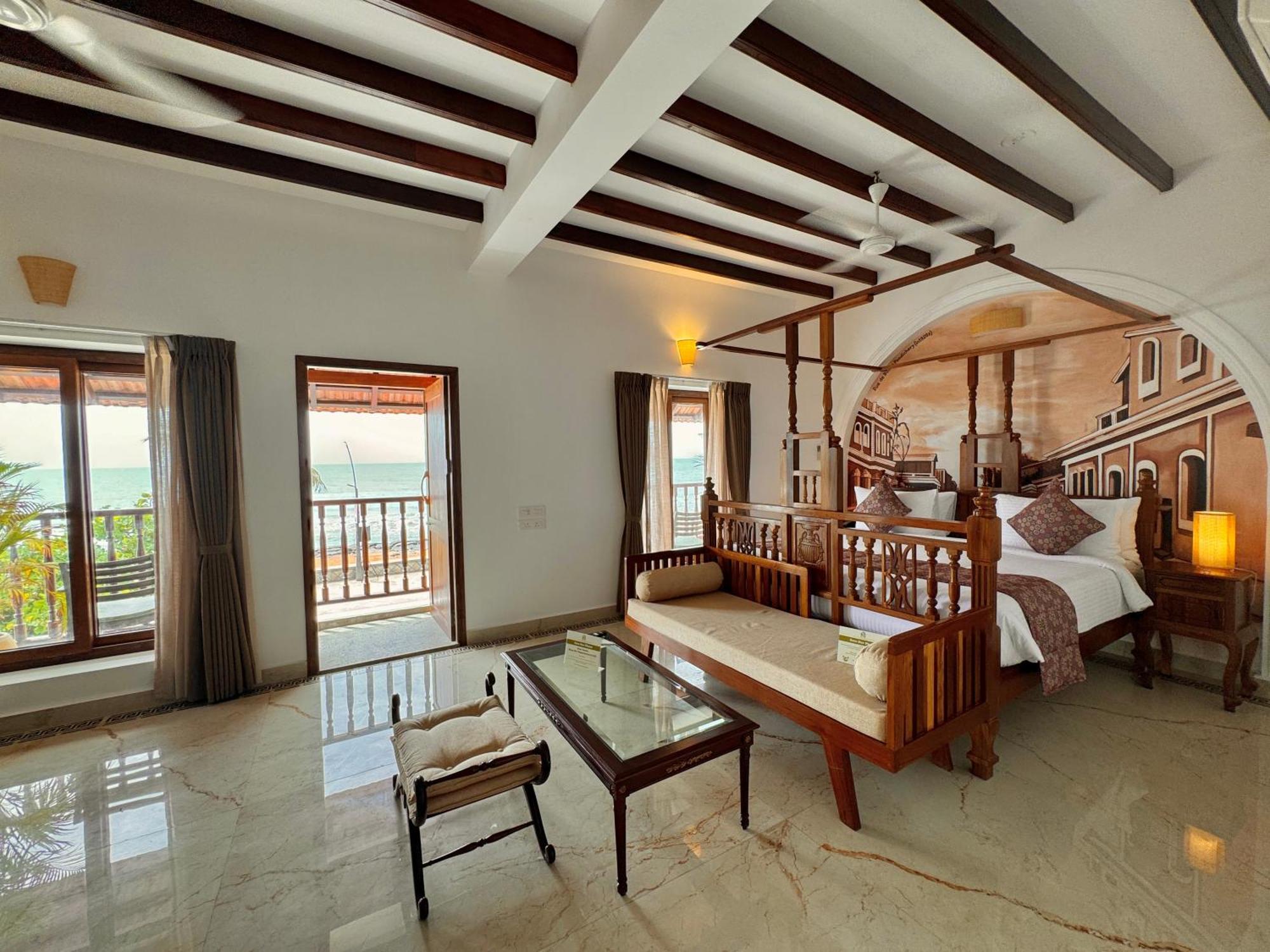 La Plage Seaview Suites Pondicherry Exteriör bild