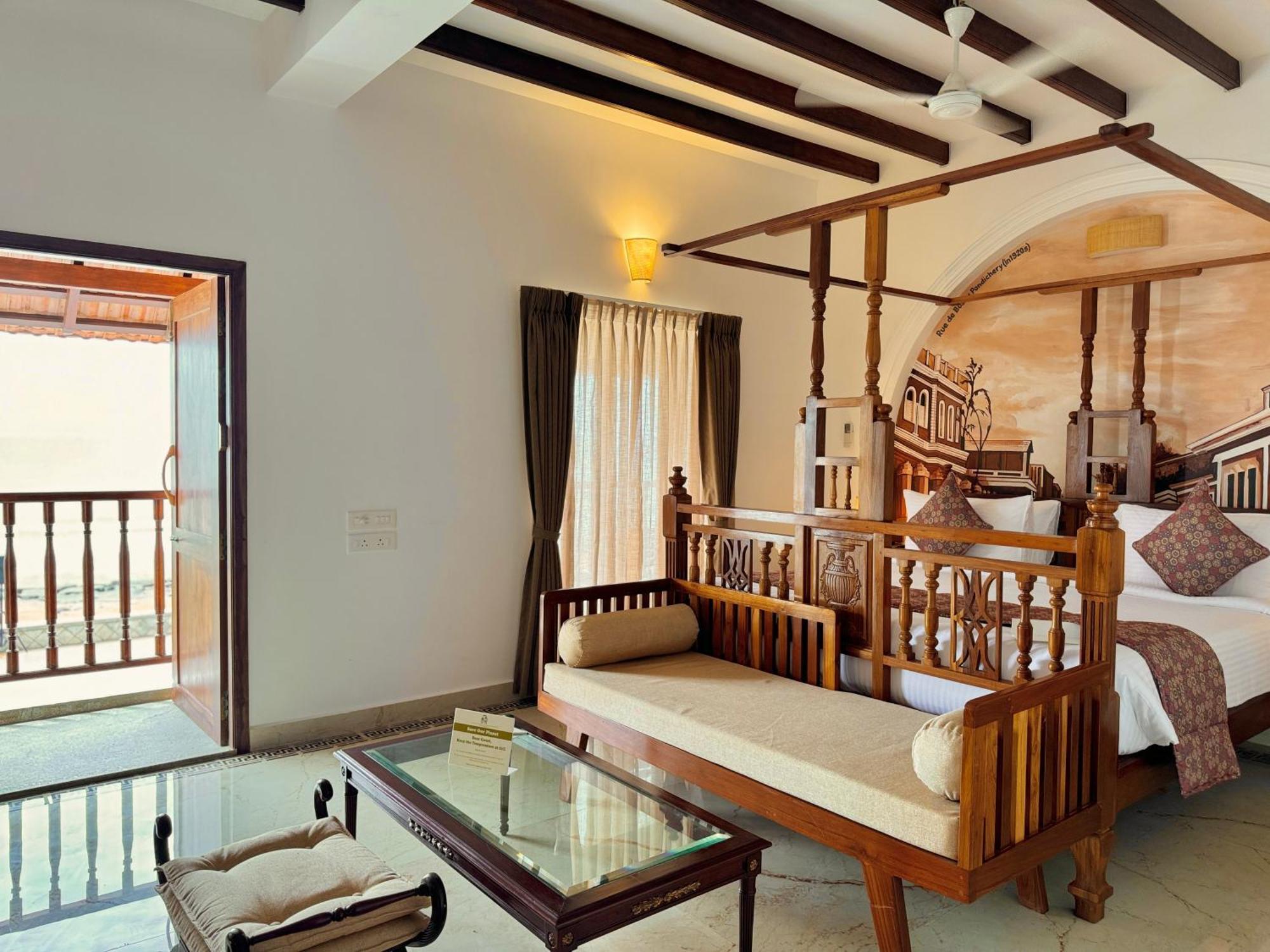 La Plage Seaview Suites Pondicherry Exteriör bild