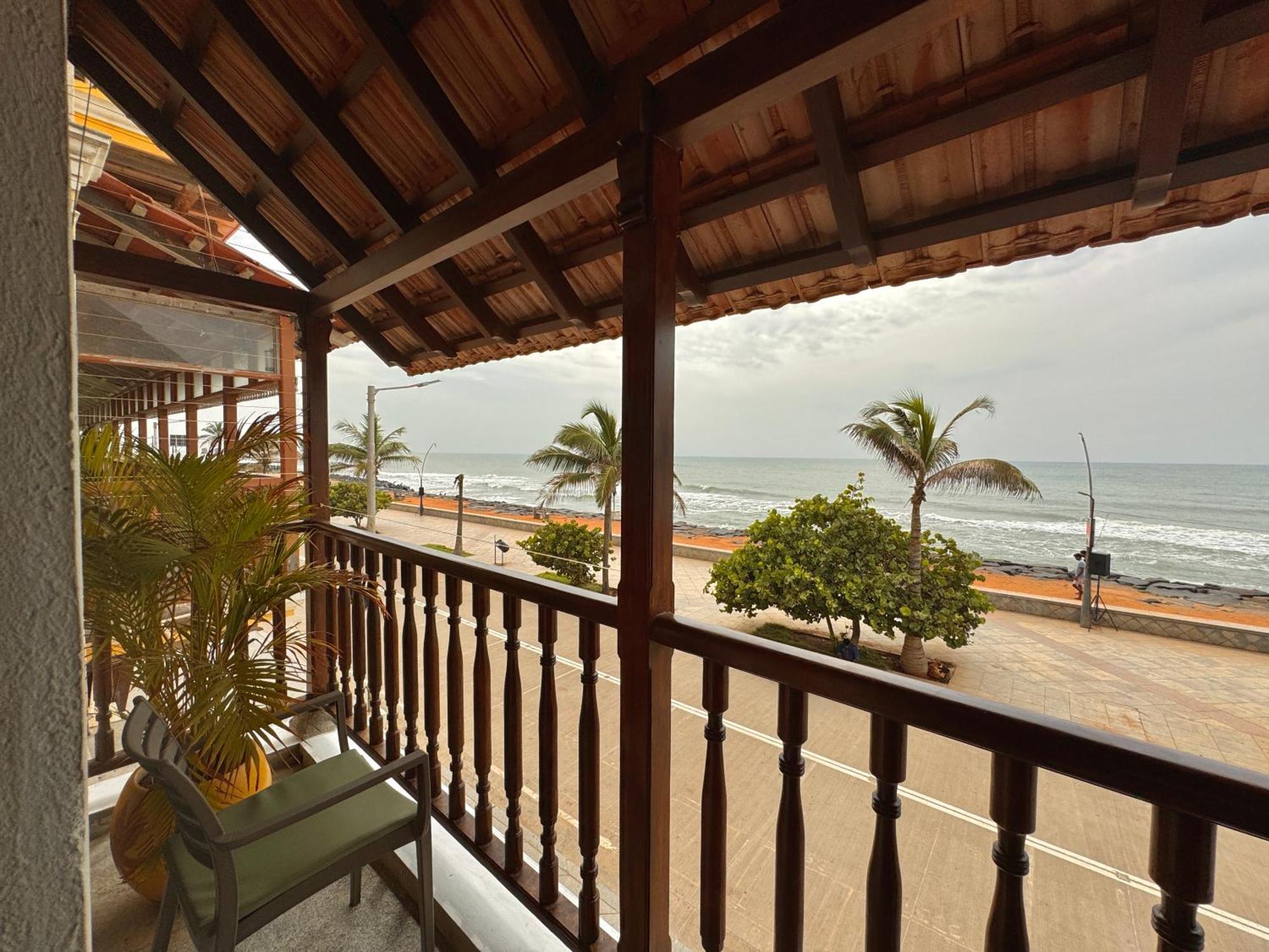 La Plage Seaview Suites Pondicherry Exteriör bild
