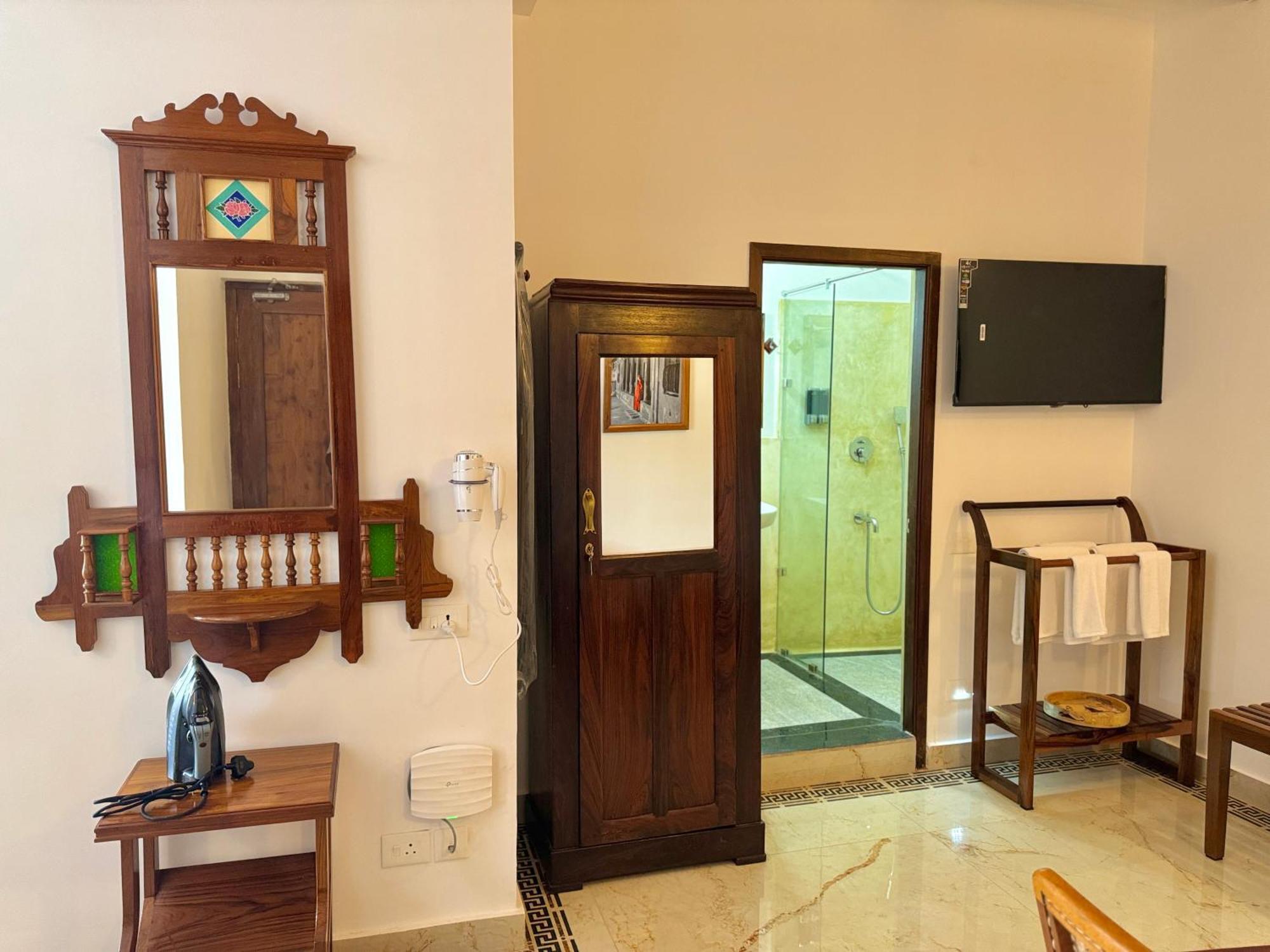 La Plage Seaview Suites Pondicherry Exteriör bild