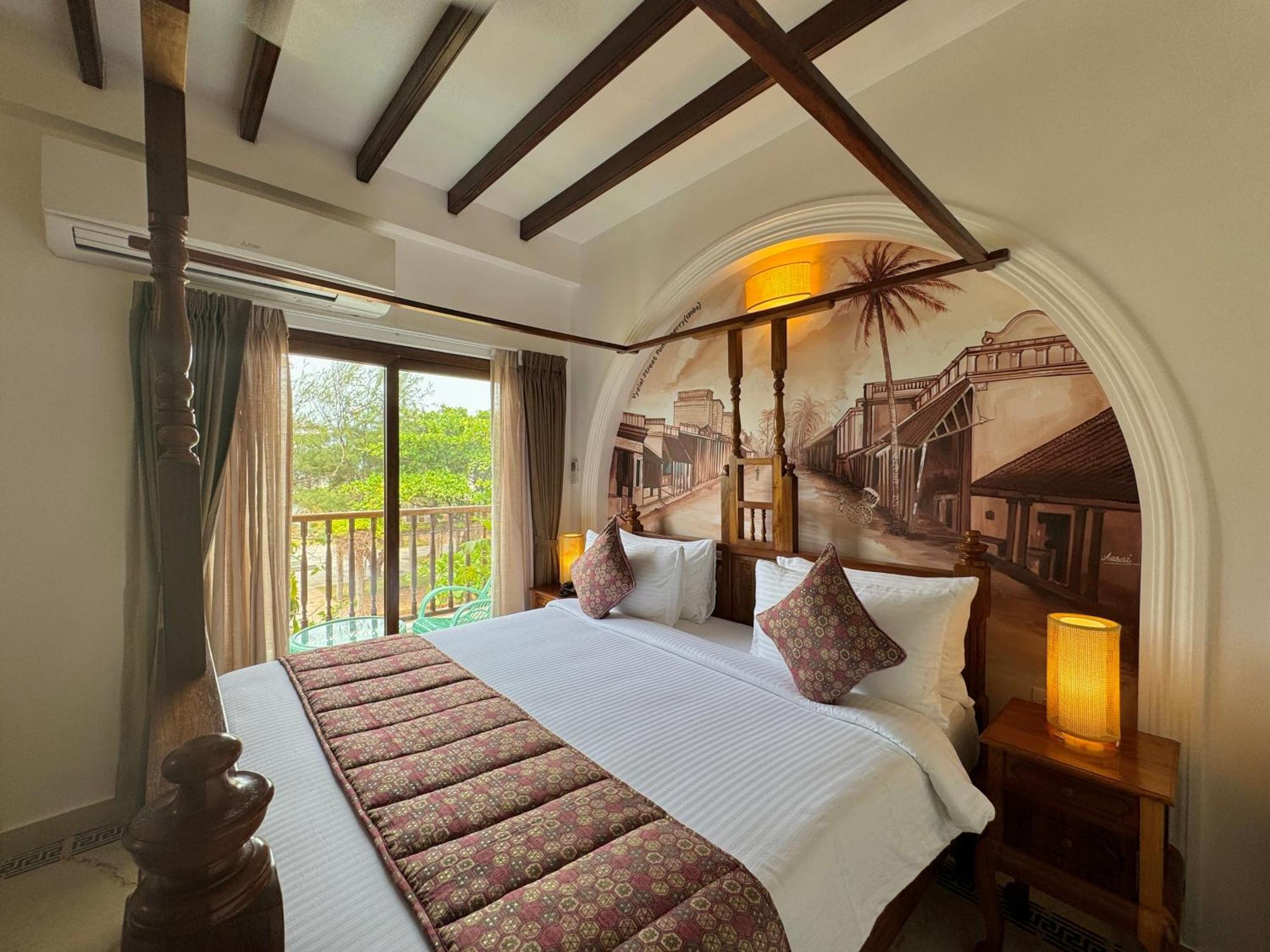 La Plage Seaview Suites Pondicherry Exteriör bild