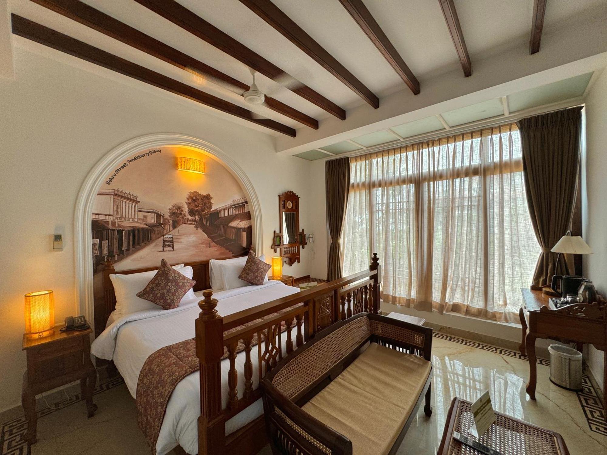 La Plage Seaview Suites Pondicherry Exteriör bild