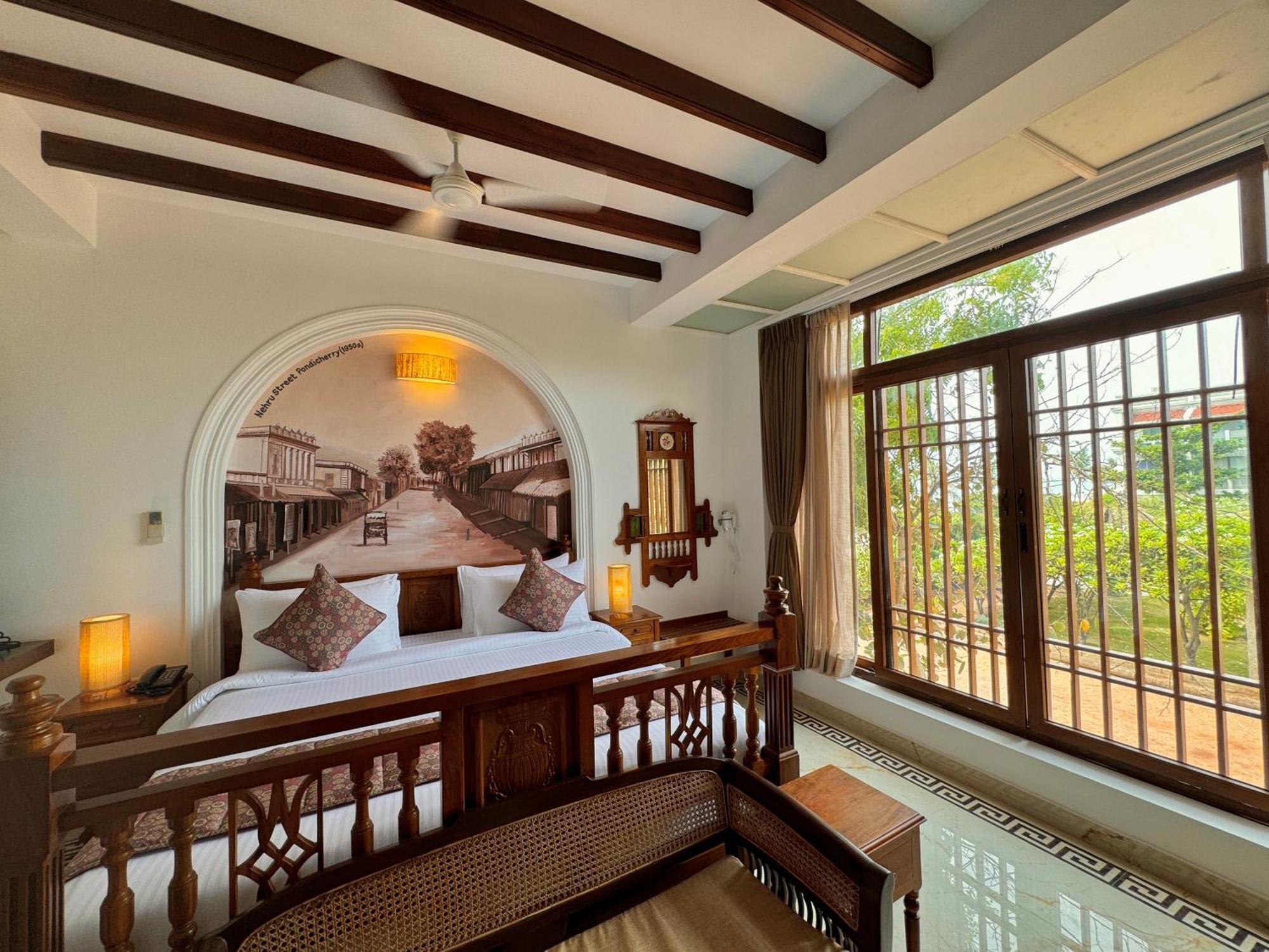 La Plage Seaview Suites Pondicherry Exteriör bild