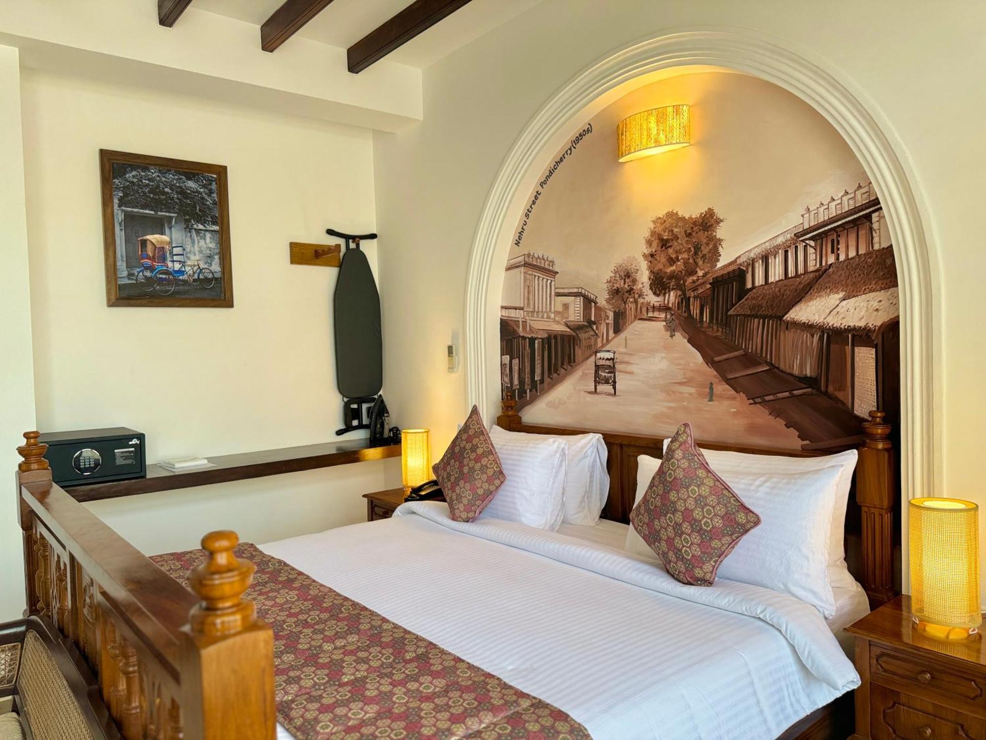 La Plage Seaview Suites Pondicherry Exteriör bild