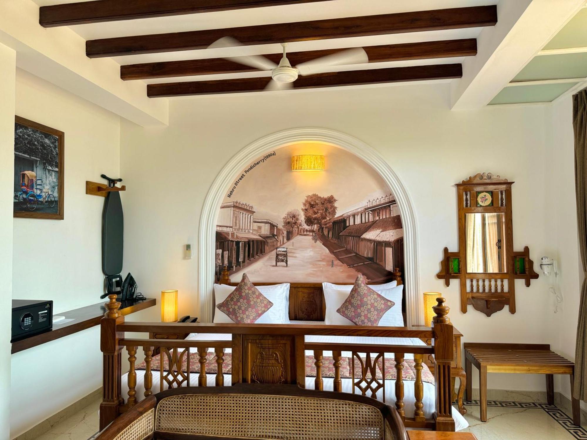 La Plage Seaview Suites Pondicherry Exteriör bild