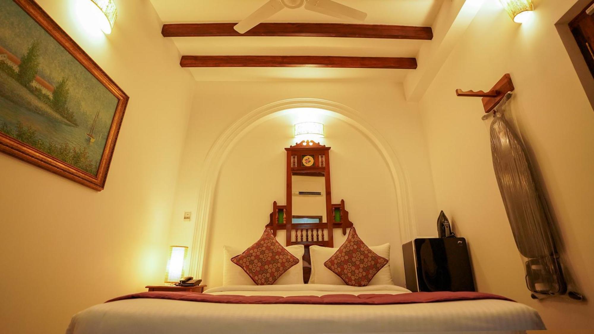 La Plage Seaview Suites Pondicherry Exteriör bild