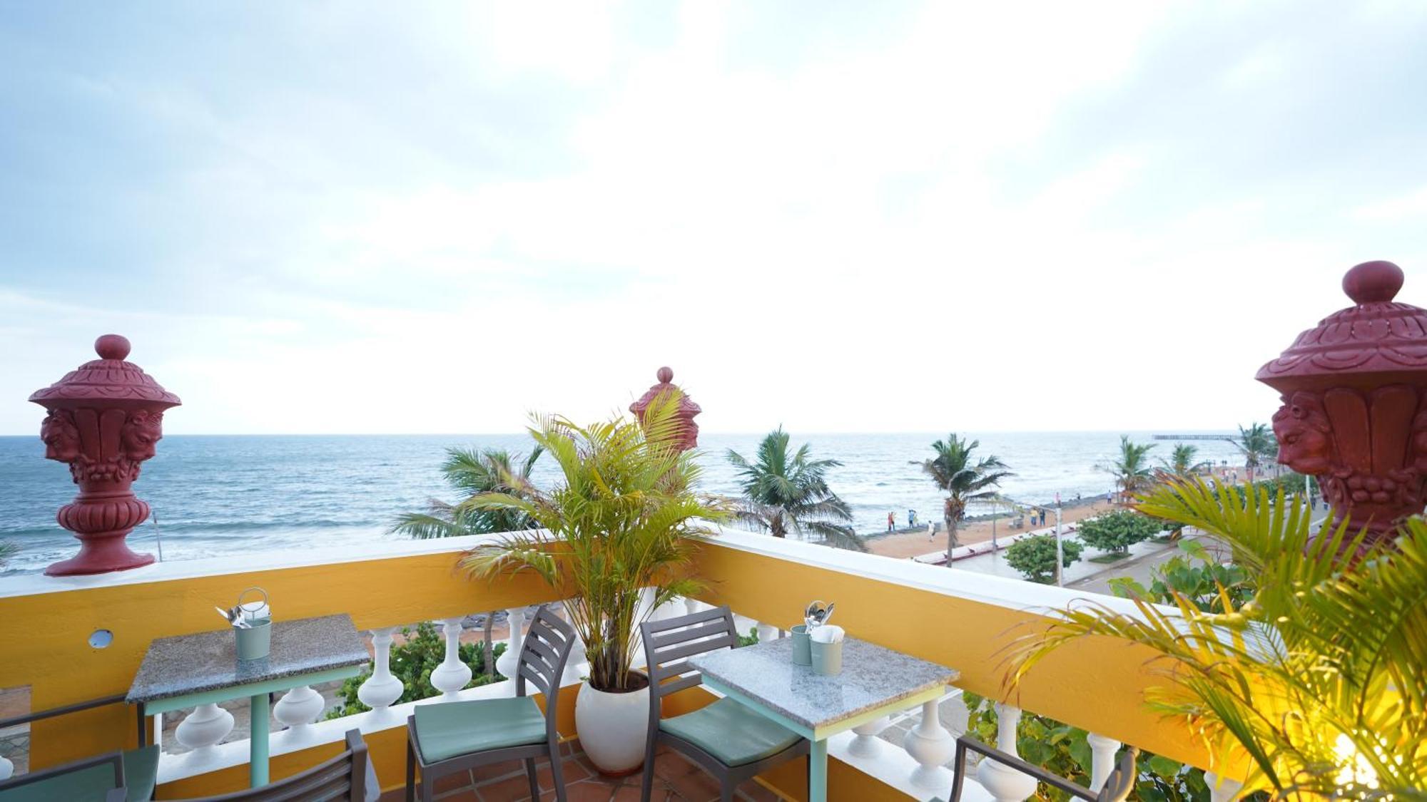 La Plage Seaview Suites Pondicherry Exteriör bild