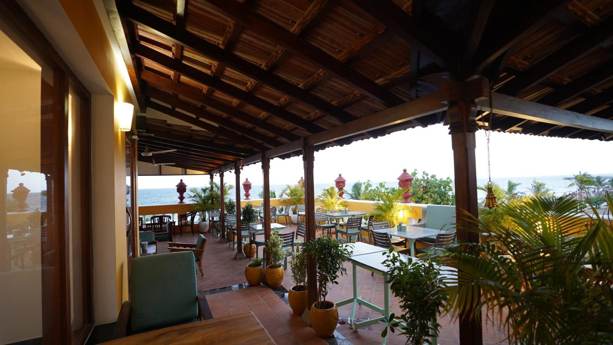 La Plage Seaview Suites Pondicherry Exteriör bild