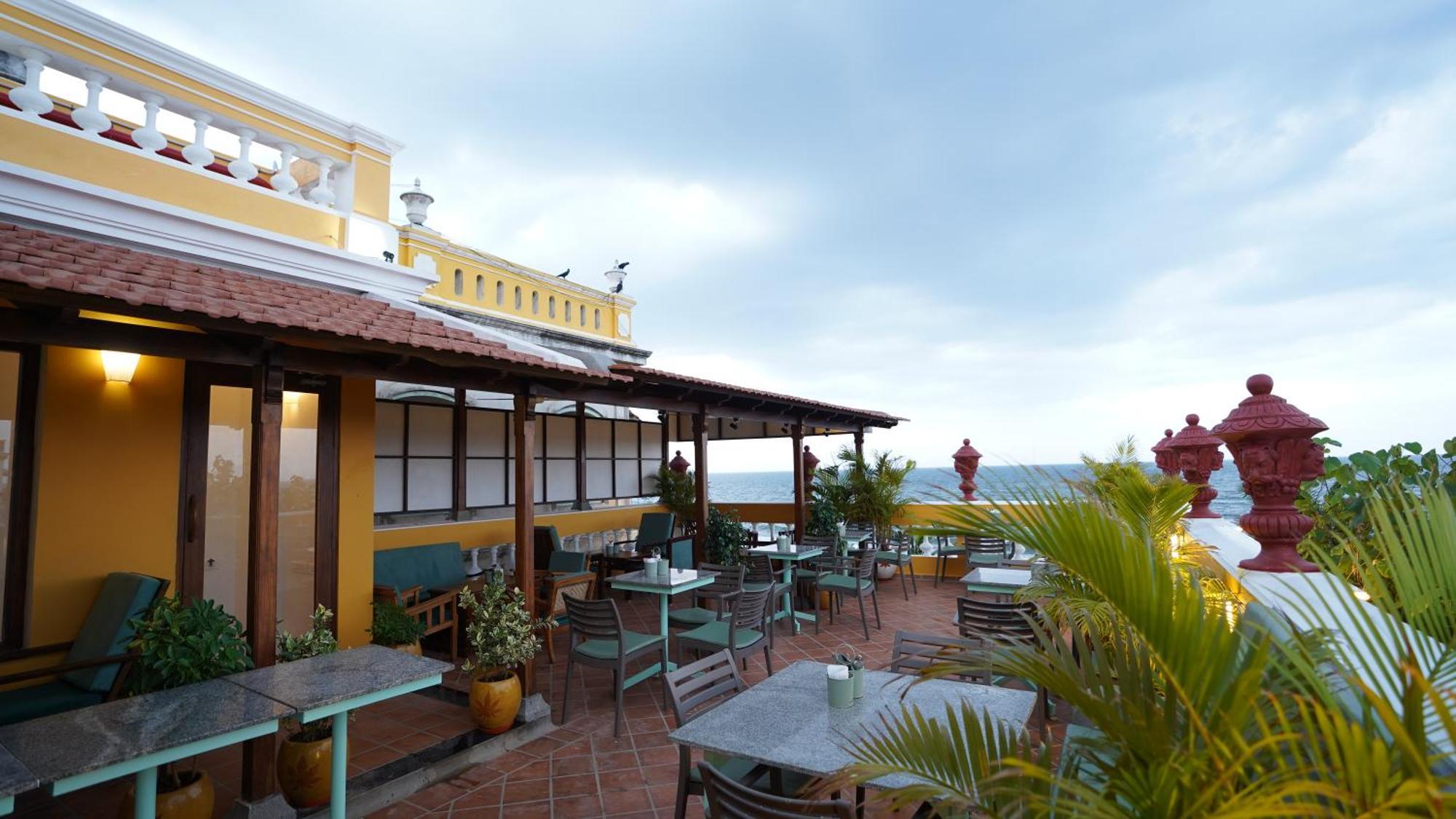 La Plage Seaview Suites Pondicherry Exteriör bild