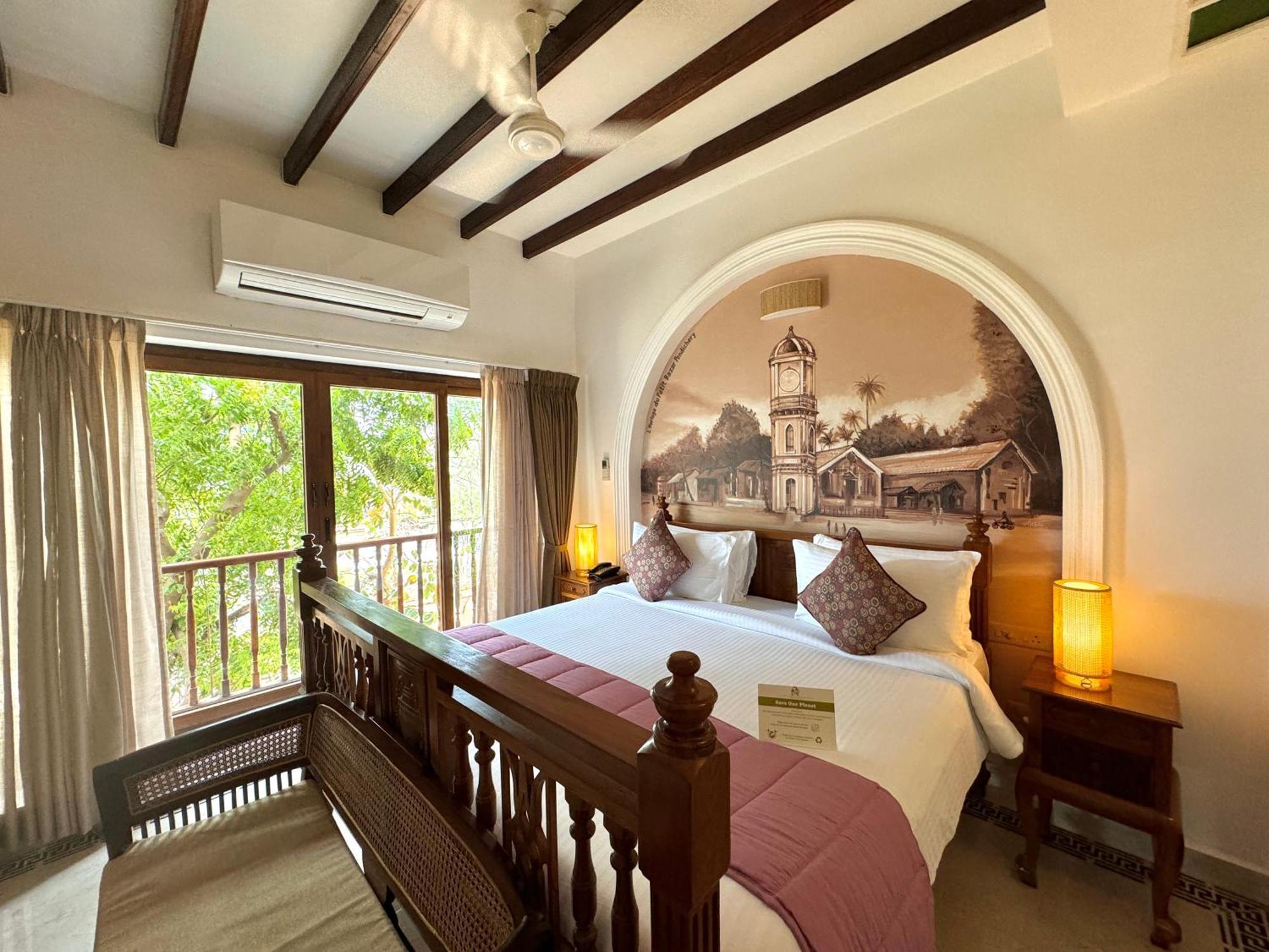 La Plage Seaview Suites Pondicherry Exteriör bild