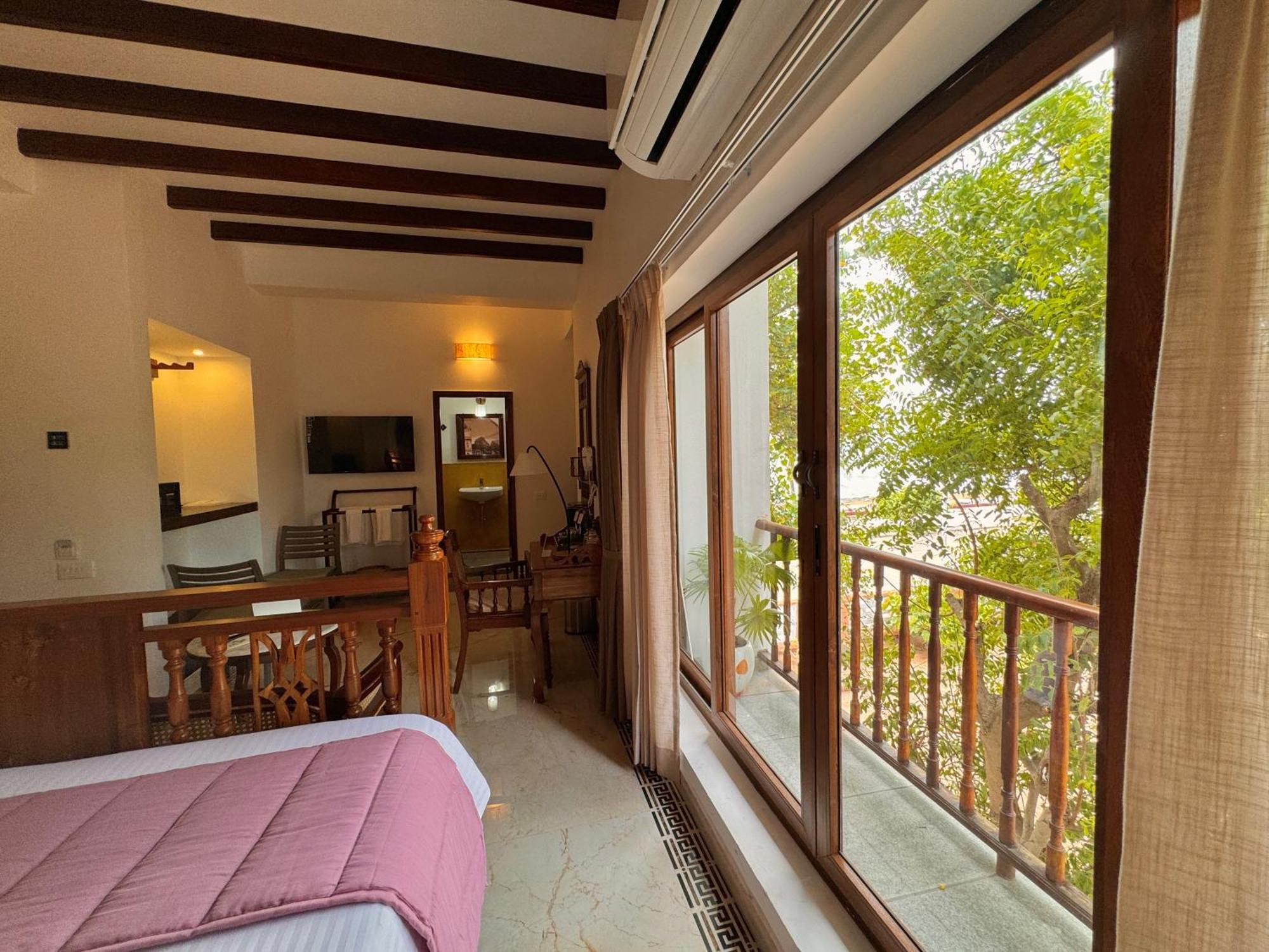 La Plage Seaview Suites Pondicherry Exteriör bild